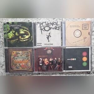 6 CD Collection- My Chemical Romance, Evanescence, Blink 182, Panic At The Disco